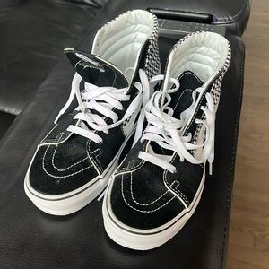 Vans  Hightops 🤍🖤